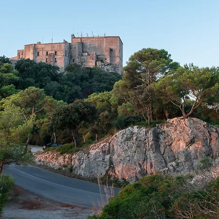 Petit Hostatgeria Sant Salvador 3*