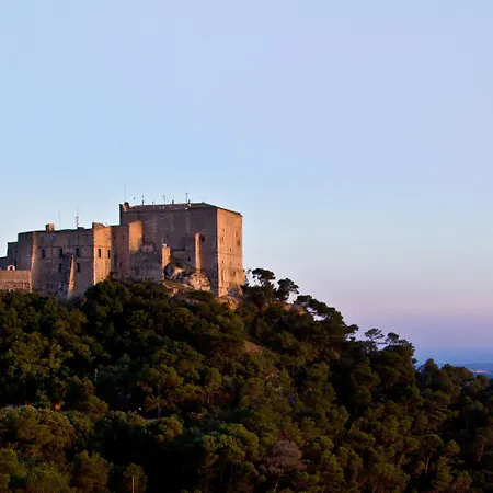 Petit Hostatgeria Sant Salvador 3*