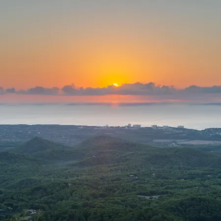 Petit Hostatgeria Sant Salvador 3* Феланич